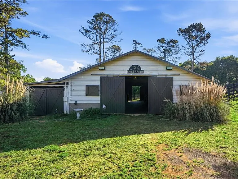 8-Stall Barn Exterior